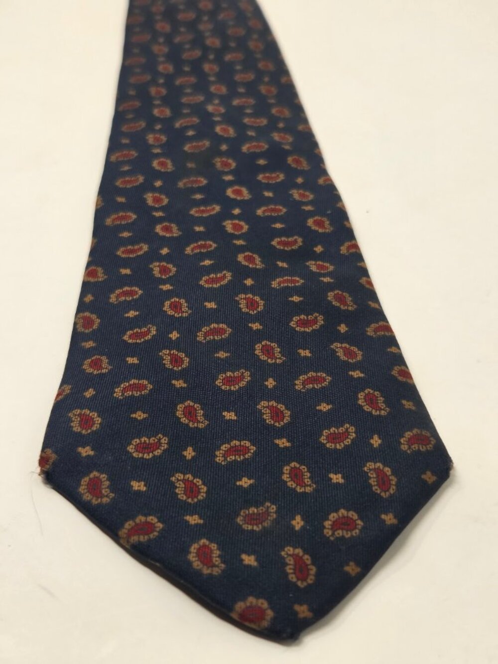 Mallory And Church Mens Pure Silk Tie 57 Inch Navy Red Paisley Made In USA